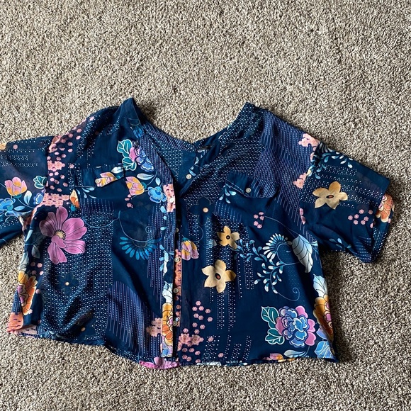 Investments Tops - 💚 3/$15 Investments Navy Floral Blouse H